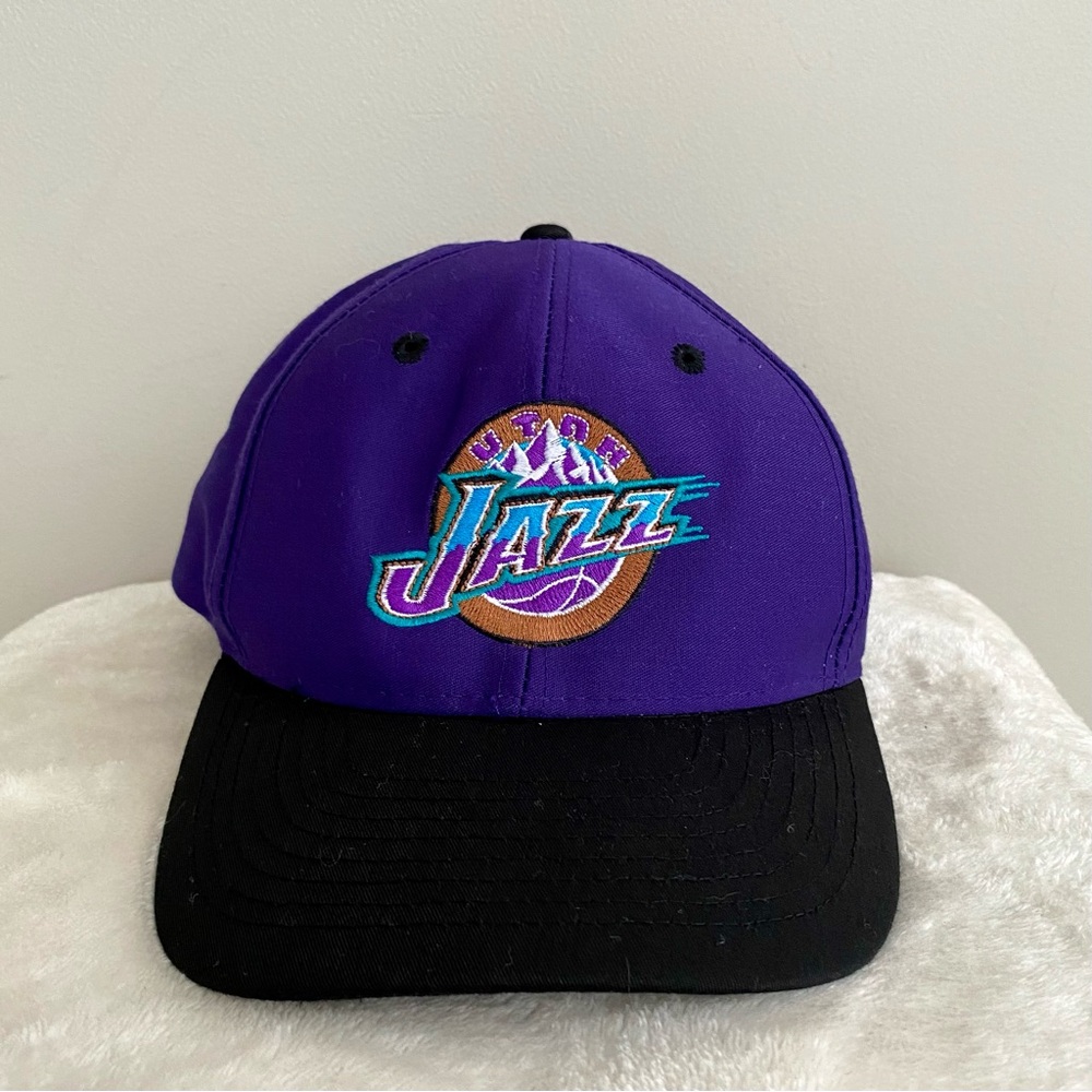 Vintage 1990’s NBA Utah Jazz snapback hat. 💜